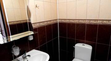 Фото номера Стандартный двухместный номер с 2 отдельными кроватями Гостиница Guest House Miry Mir г. Заозёрное 11