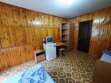 Фото номера Стандартный трехместный номер Гостевой дом Каламитский г. Заозёрное 2