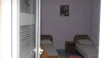 Фото номера &amp;quot;Бюджетный&amp;quot;  Гостиница Guest House Meredian г. Заозёрное 3