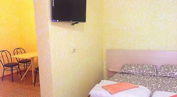 Фото номера Эконом 2-х местный с удобствами на несколько номеров Гостевой дом Mini Hotel Roza г. Заозёрное 18