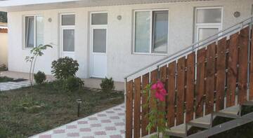 Фото номера Четырехместный номер с ванной Гостиница Bliznetsy Guest House г. Заозёрное 2