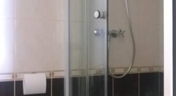 Фото номера Трехместный номер с ванной комнатой Гостиница Bliznetsy Guest House г. Заозёрное 4