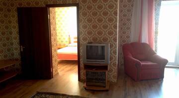 Фото номера Стандартный семейный номер Гостиница Guest House Avalon г. Заозёрное 9