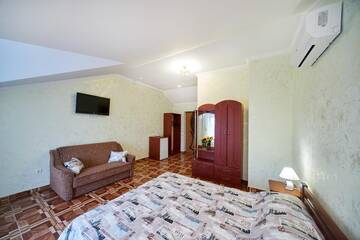 Фото номера Четырехместный номер &amp;quot;Комфорт&amp;quot; Гостиница Guest House Miry Mir г. Заозёрное 7