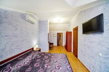 Фото номера Четырехместный номер &amp;quot;Комфорт&amp;quot; Гостиница Guest House Miry Mir г. Заозёрное 9